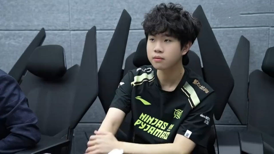 Invictus Gaming 官方：打野选手 glfs 今天离开了团队，成为自由球员