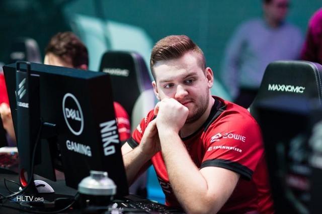 Astralis 在 PGL Astana 2025 的半决赛中以 2：1 自信地击败了 aurora 。