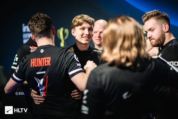 Kanavi：Xun说要证明自己是最强打野，是很久没跟我打了才这样说